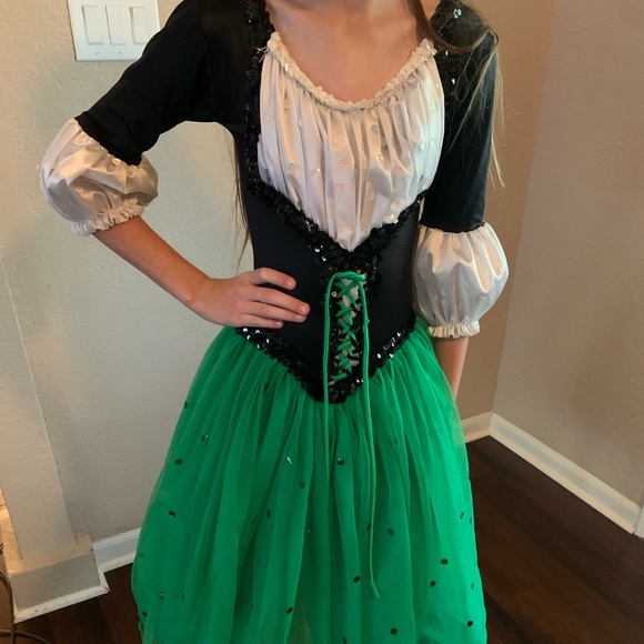 Ladies costume - Picture 5 of 5